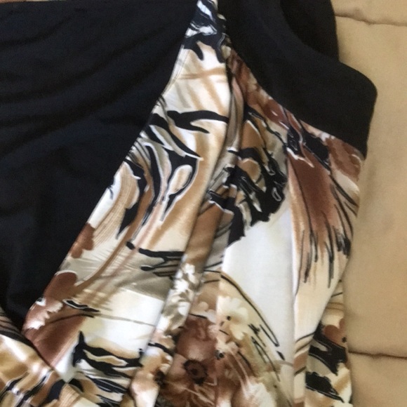 ❇️4/$20 Sleeveless casual top - Picture 4 of 5